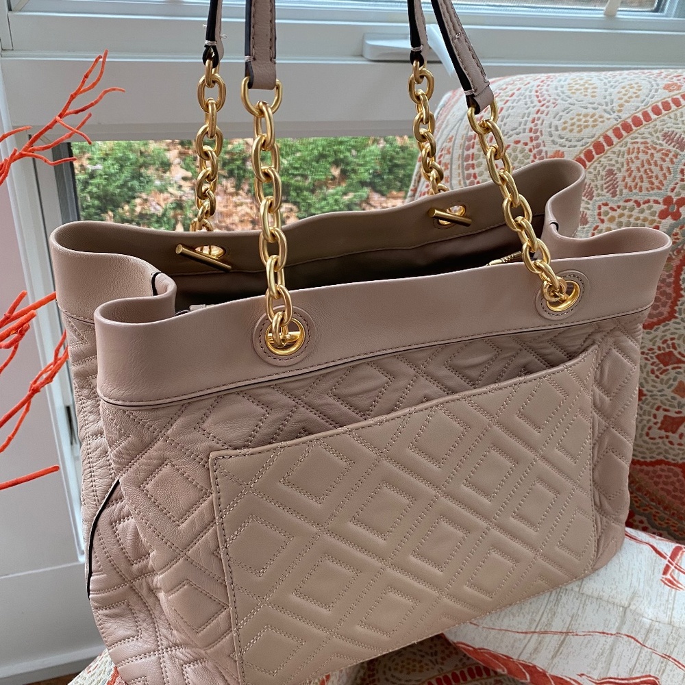 Quilted tan Tory Burch leather handbag tote with novelty gold chain